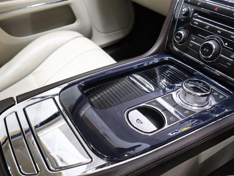 2010 Jaguar XJ 3.0d V6 Portfolio 4dr Auto SALOON DIESEL Automatic