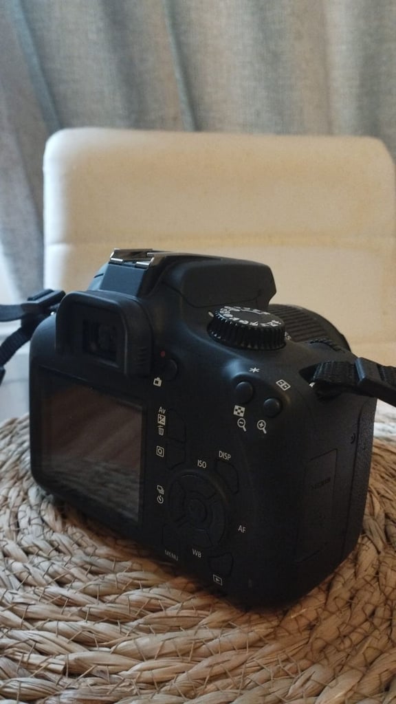 Camera Canon EOS 4000D