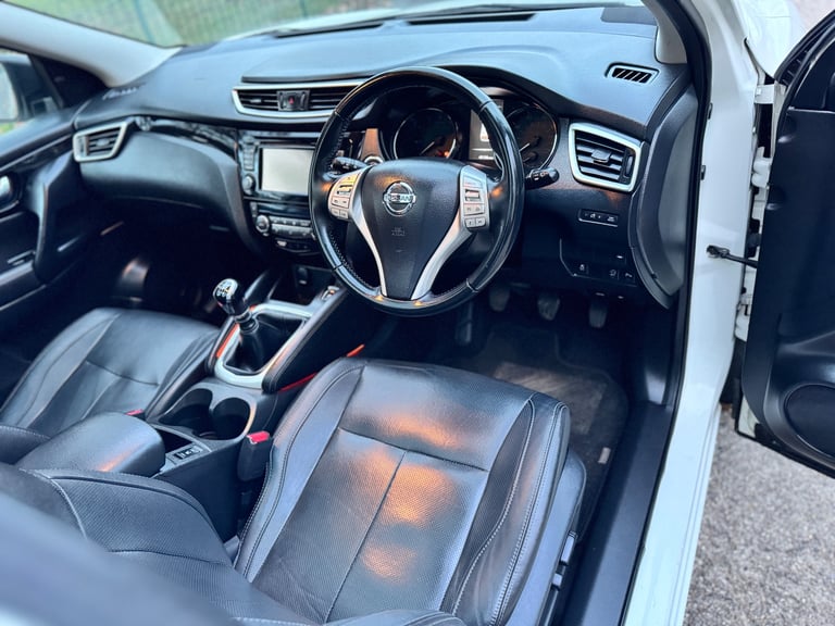 Nissan, QASHQAI, Hatchback, 2015, Manual, 1197 (cc), 5 doors