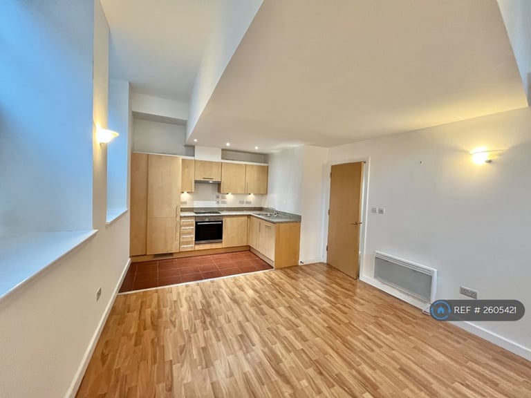 2 bedroom flat in Queens Road, Nottingham, NG2 (2 bed) (#2605421)