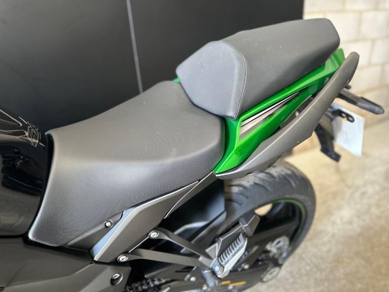 STUNNING ONE OWNER 2022/22 KAWASAKI NINJA 1000 SX PERFORMANCE MOTORCYCLE 