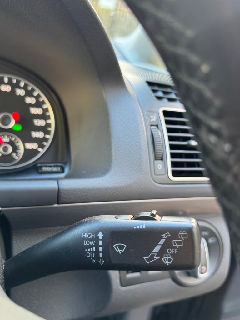 2011 Volkswagen Touran 2.0 TDI SE 5dr DSG MPV Diesel Automatic