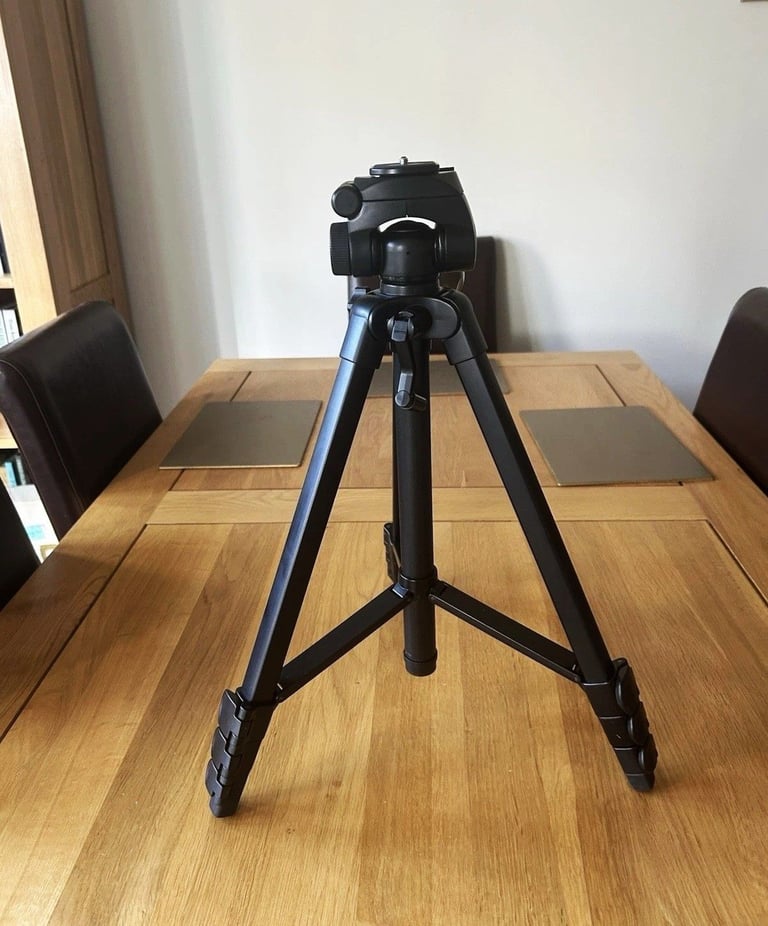 image for Velbon ex-640 Tripod (RRP £120)