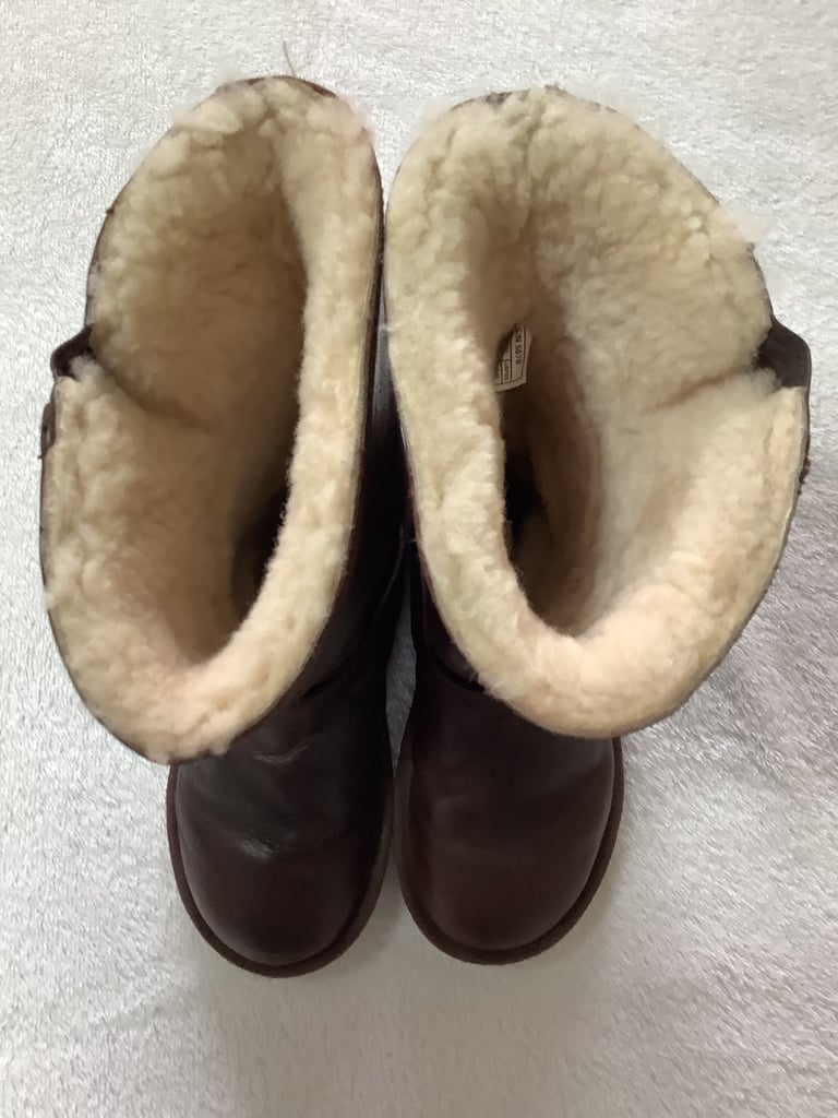 Ladies Leather Ugg Boots
