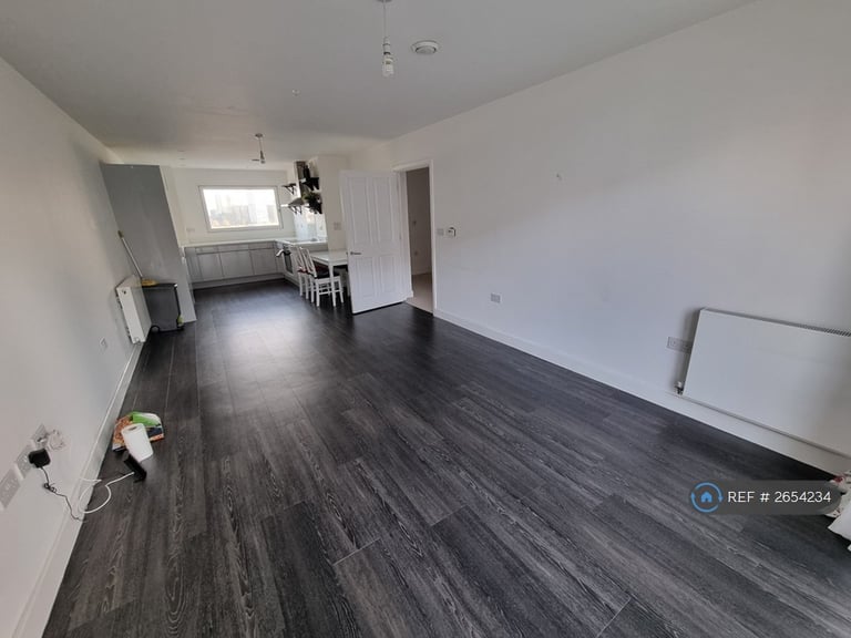 2 bedroom flat in Swiftstone Tower, London, SE10 (2 bed) (#2654234)