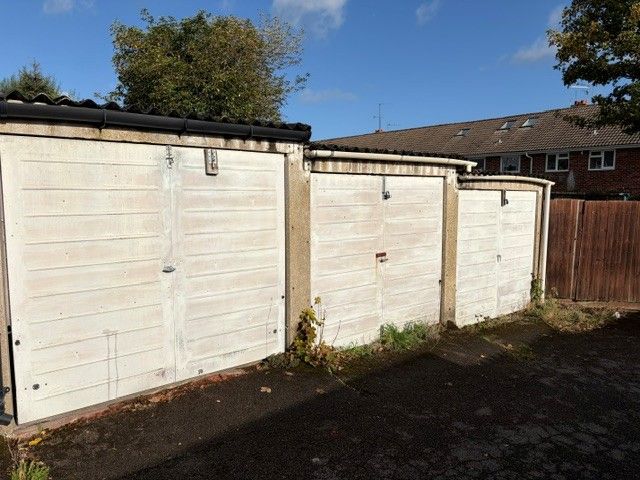 image for Garage to let, Maidenhead, SL6 - Lock up garage 16x8 with access 24/7
