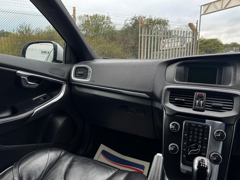 2015 15 VOLVO V40 1.6 D2 R-DESIGN LUX HATCHBACK 5DR DIESEL MANUAL EURO 5 (S/S) (