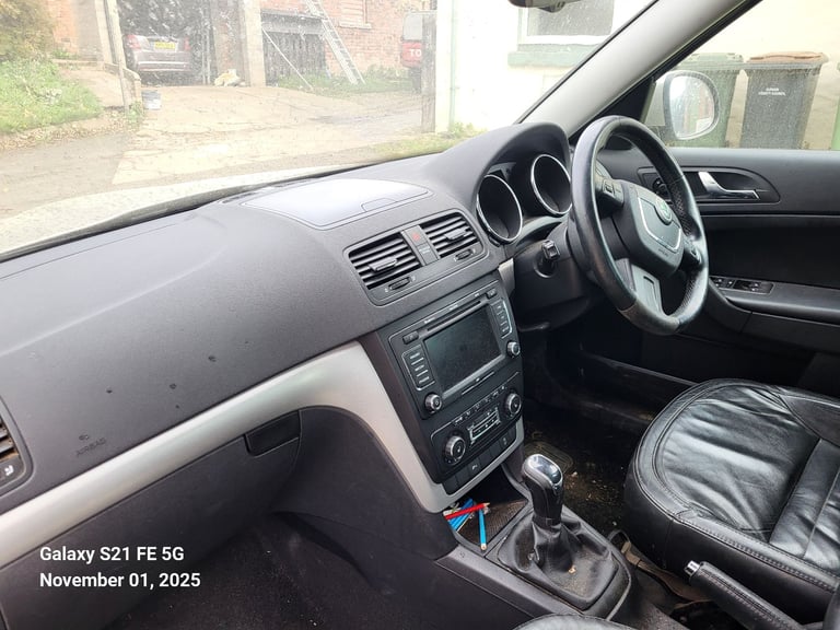 Skoda, YETI, Hatchback, 2012, Manual, 1968 (cc),5 doors - Image 2