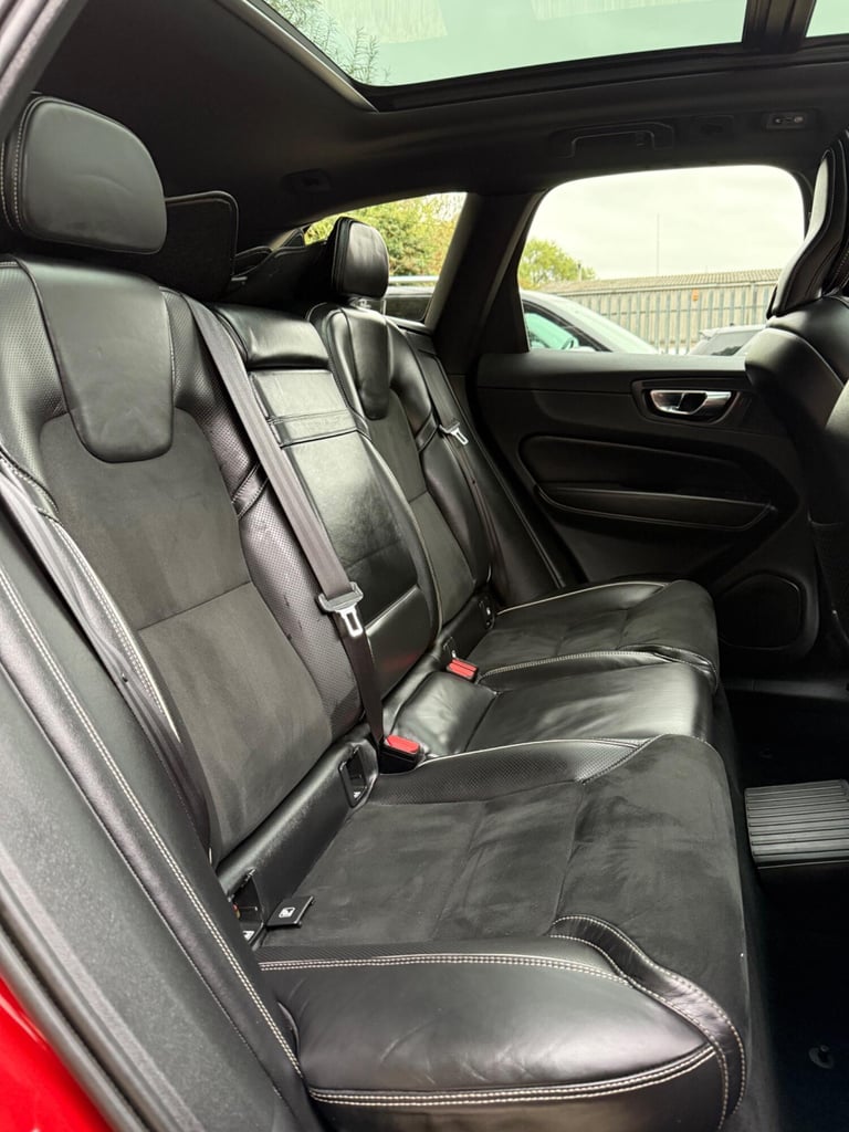 VOLVO XC60 2.0 R-Design T8 Twin Engine AWD 2019