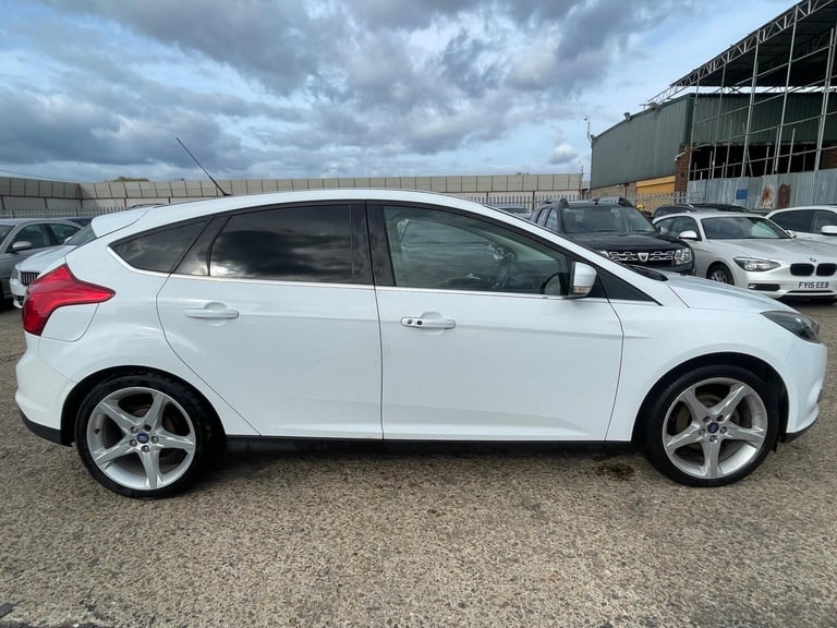 2011 Ford Focus 1.6 Titanium Euro 5 5dr HATCHBACK Petrol Manual