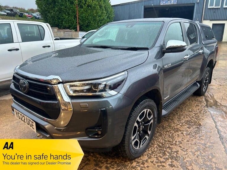image for  Toyota Hilux 2.4 D-4D Invincible 4WD Euro 6 (s/s) 4dr Diesel Manual