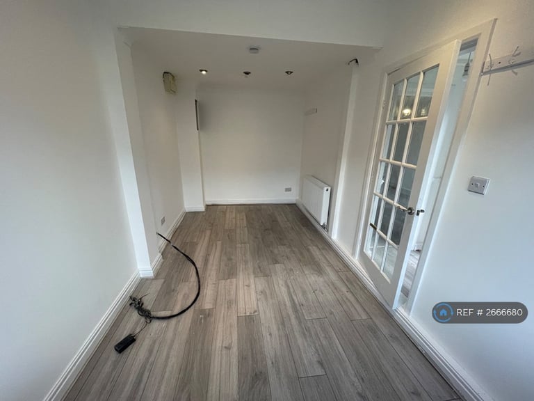 3 bedroom house in Tyndale Walk, Batley, WF17 (3 bed) (#2666680)
