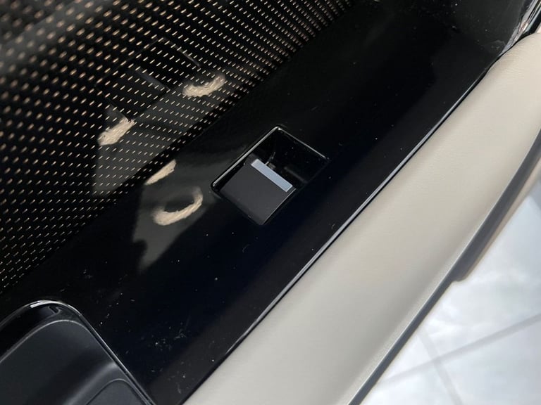 2017 Land Rover Range Rover Velar 3.0 SD6 V6 First Edition SUV 5dr Diesel Auto 4WD Euro 6 (s/s) (...