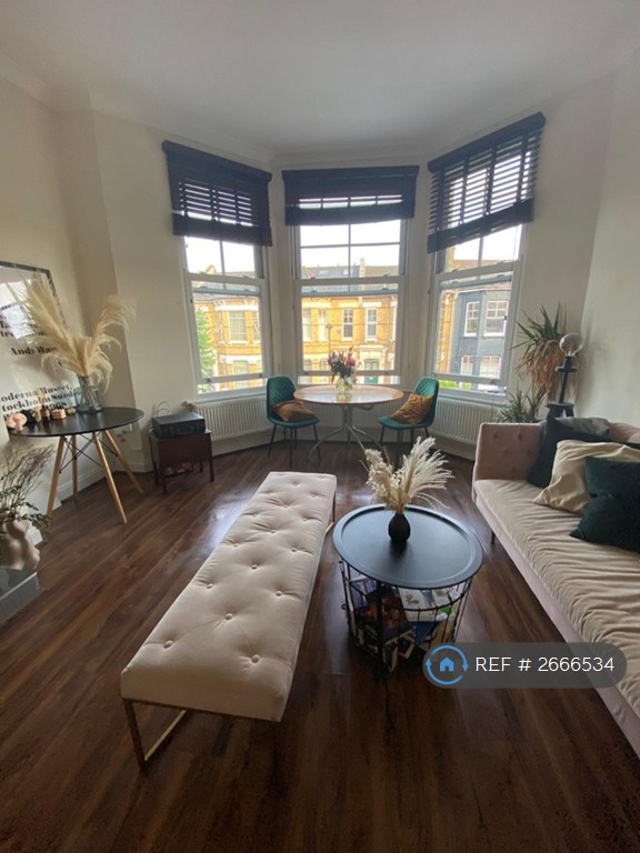 2 bedroom flat in Thistlewaite Road, London, E5 (2 bed) (#2666534)