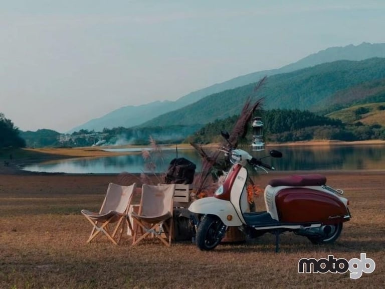 Royal Alloy TG 125cc S a Modern Classic Retro Automatic Moped Scooter For Sal...