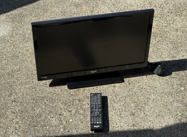 image for Bush BUSH 19&quot; HD LED Freeview TV & Remote Control 