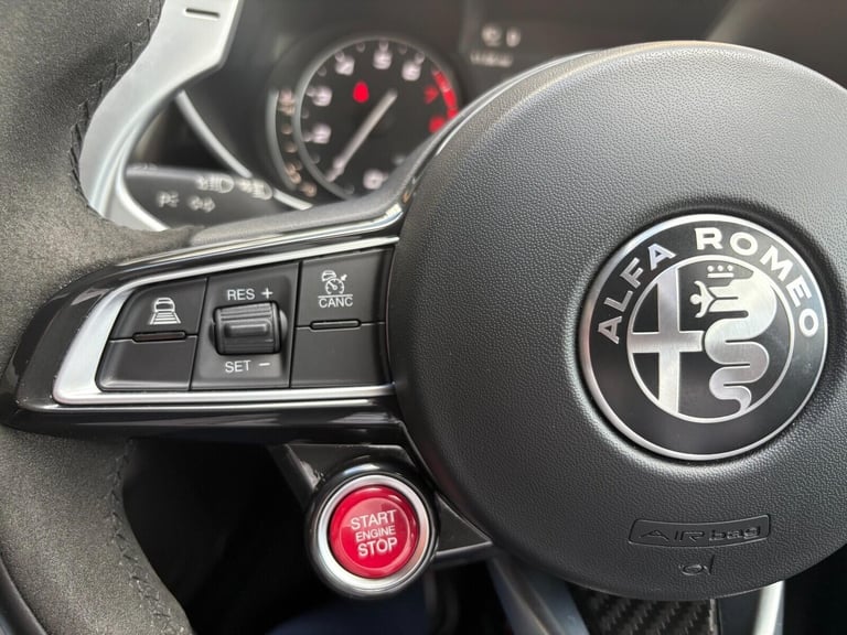 2022 Alfa Romeo Giulia 2.9 V6 Bi-Turbo Quadrifoglio Saloon 4dr Petrol GPF Auto Euro 6 (s/s) (510 ...