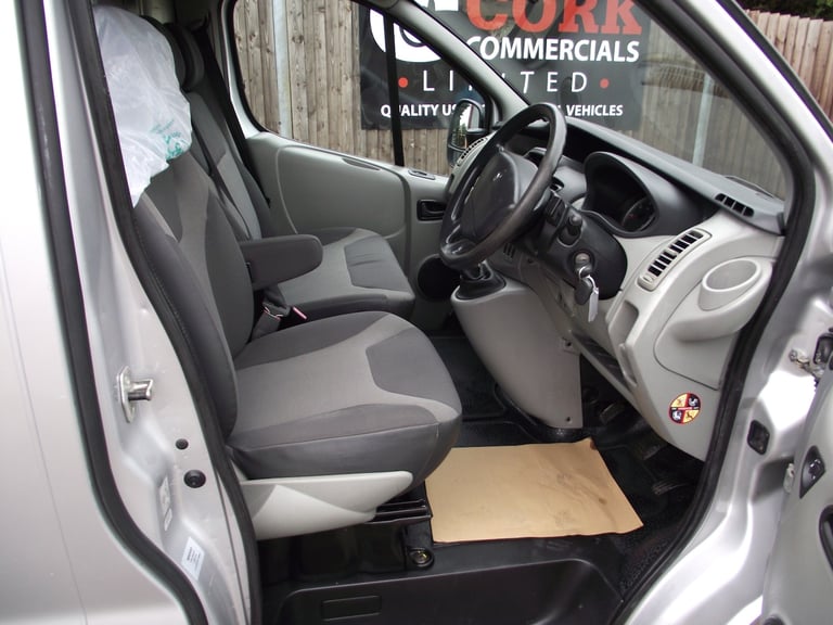 Renault Trafic Vauxhall Vivaro High roof LWB van sat nav