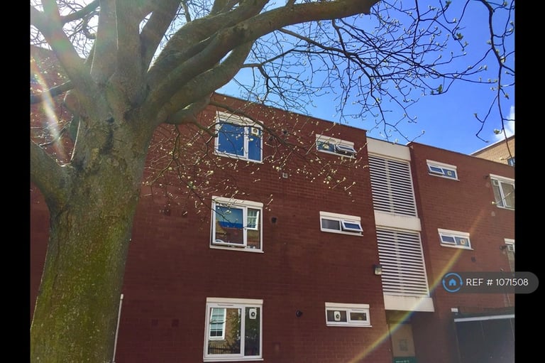 1 bedroom flat in Balham, London, SW12 (1 bed) (#1071508)