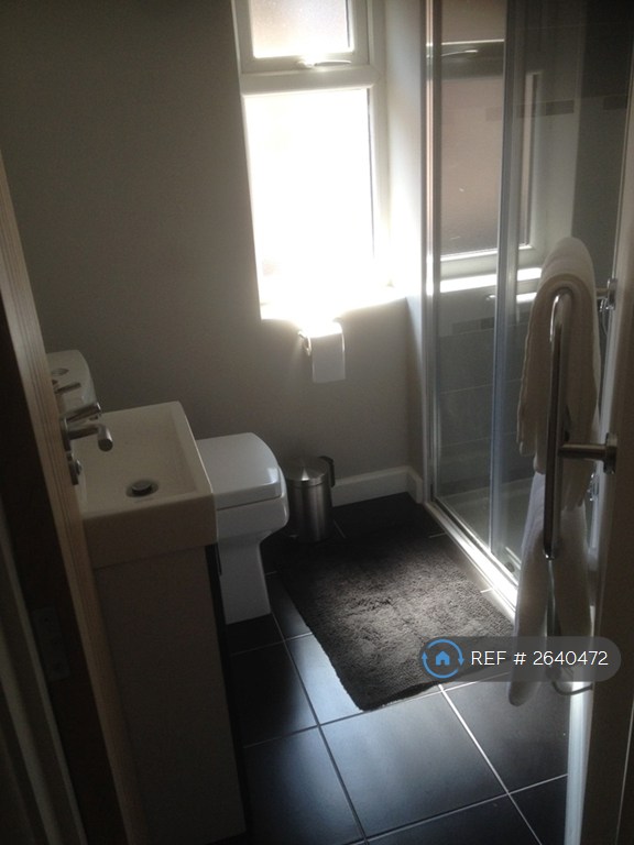 Studio flat in Abington, Northampton, NN1 (#2640472)