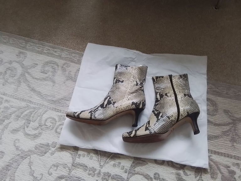 Boots By Russell & Bromley In Snakeskin Leather Size 8