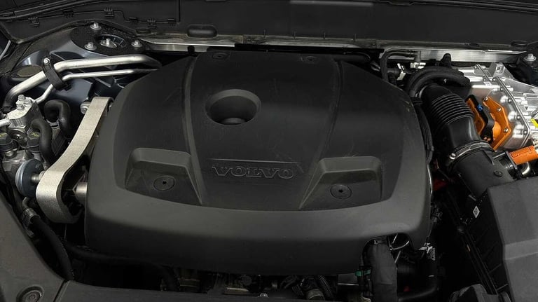 2025 Volvo XC90 Ultra, T8 AWD Plug-in hybrid, Electric/Petrol, Dark, 7 Seats ESTATE Petrol/Electr...