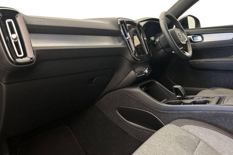 2023 Volvo XC40 Core, B3 mild hybrid, Petrol ESTATE Petrol/Electric Hybrid Automatic