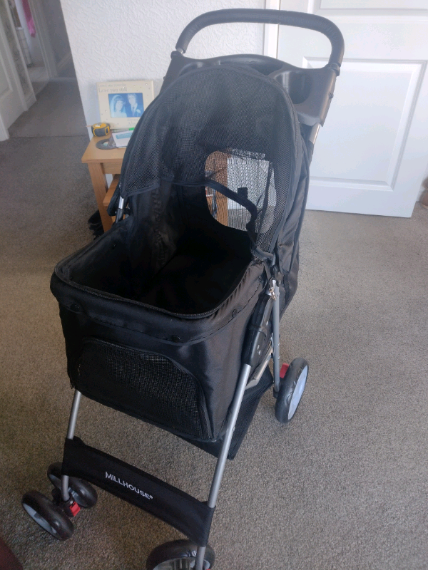 Dog pushchair 