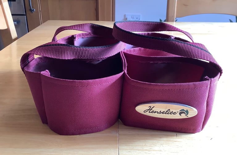 S/H HENSELITE MAROON/BLACK 4-BOWL CARRIER IN A VERY GOOD CONDITION