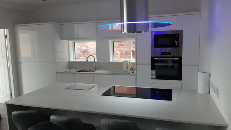 .Ensuite double room all bills included professional wanted  for 4 tenant large house