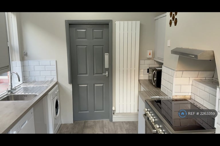 5 bedroom house in Rolleston Drive, Nottingham, NG7 (5 bed) (#2263359)