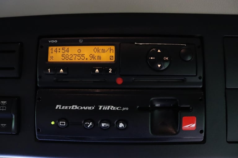 MERCEDES ACTROS 2548 STREAMSPACE 6X2 REARLIFT TRACTOR (2015)