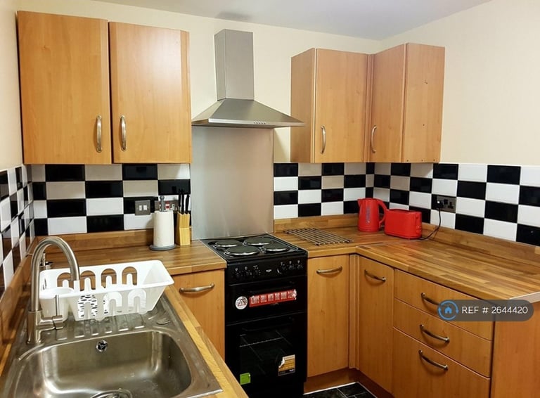 2 bedroom flat in Waterville Drive, Vange, Basildon, SS16 (2 bed) (#2644420)