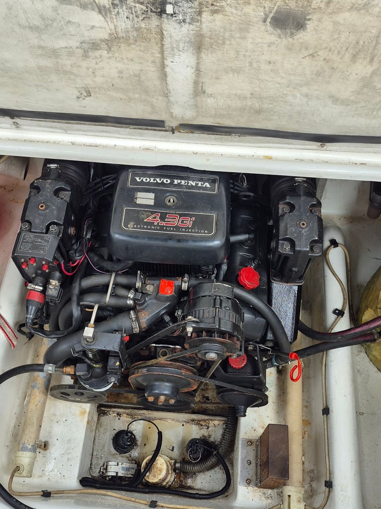 Sealine S240 4.3 Gi V6 24ft