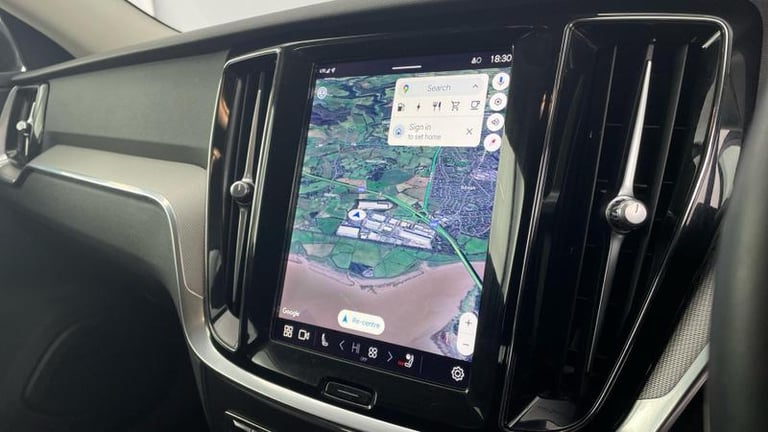 2022 Volvo V60 Recharge Plus T6 AWD plug-in hybrid Electric/Petrol Dark Automatic Estate Hybrid A...