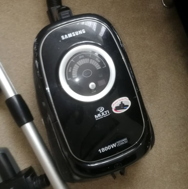 Samsung Cylinder Vacuum Cleaner 1800W With Tools Please Read Description