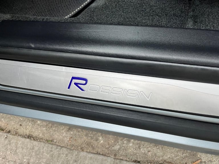 VOLVO XC60 2.0 R-Design Lux D4 (181hp) Silver Auto Diesel 2015