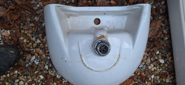 White Ceramic Sink & Pedestal