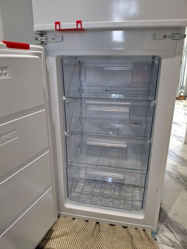 New AEG Integrated Fridge Freezer OSC6T185ES