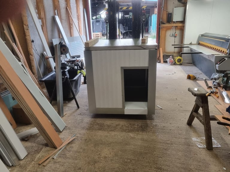 Dog kennel 