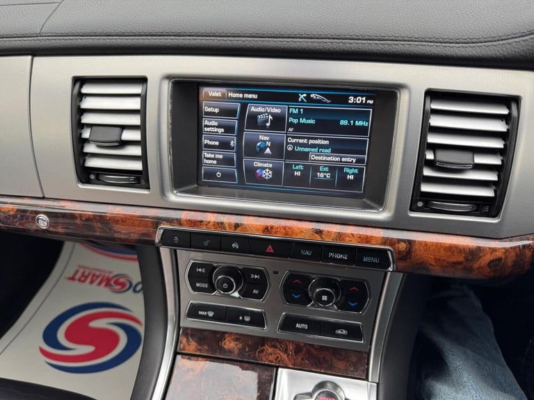 JAGUAR XF 2.2d Luxury Auto Euro 5 (s/s) 4dr 2011