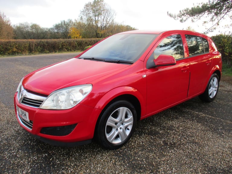 VAUXHALL ASTRA 1.6 PETROL 5 DOOR. 12 MONTHS MOT. RECENT SERVICE. TIMING BELT DONE.