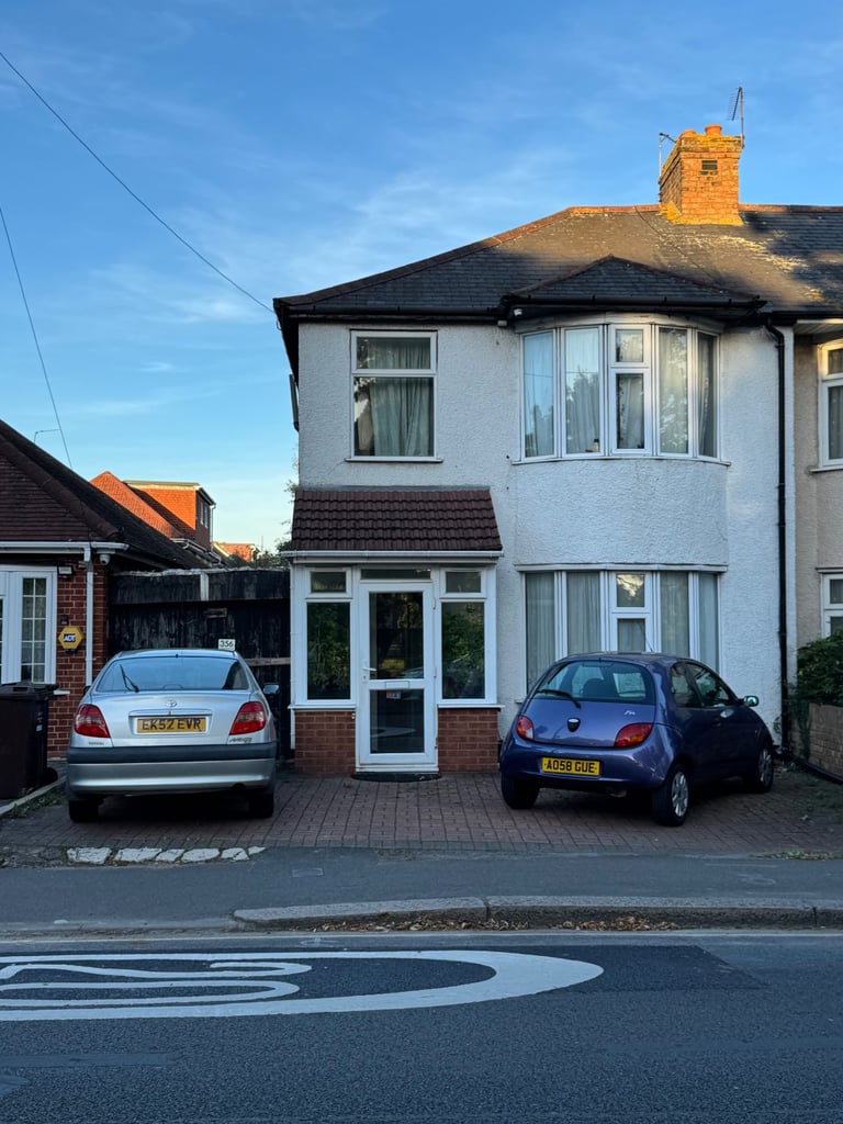 image for 3 Bedroom House For Sale in Hounslow - £575,000