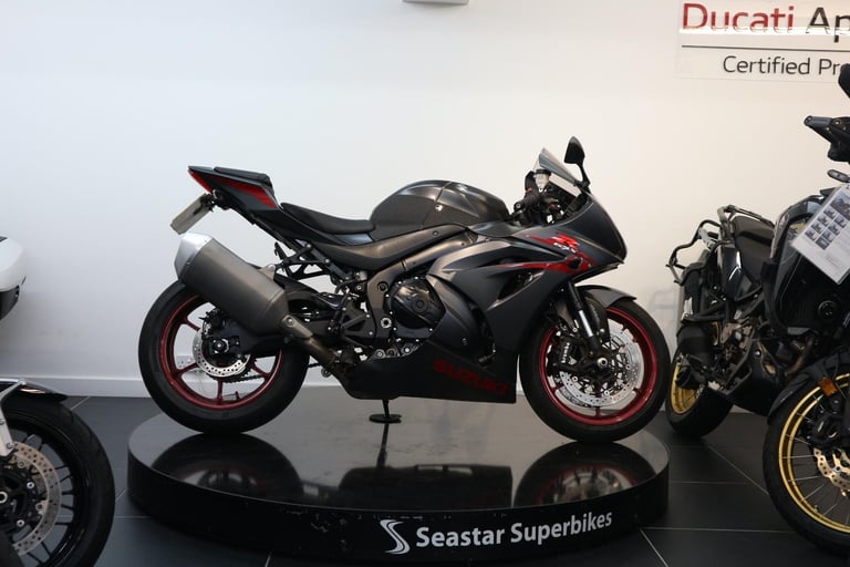 image for SUZUKI GSXR 1000 AL7 - 8200 MILES - 2017