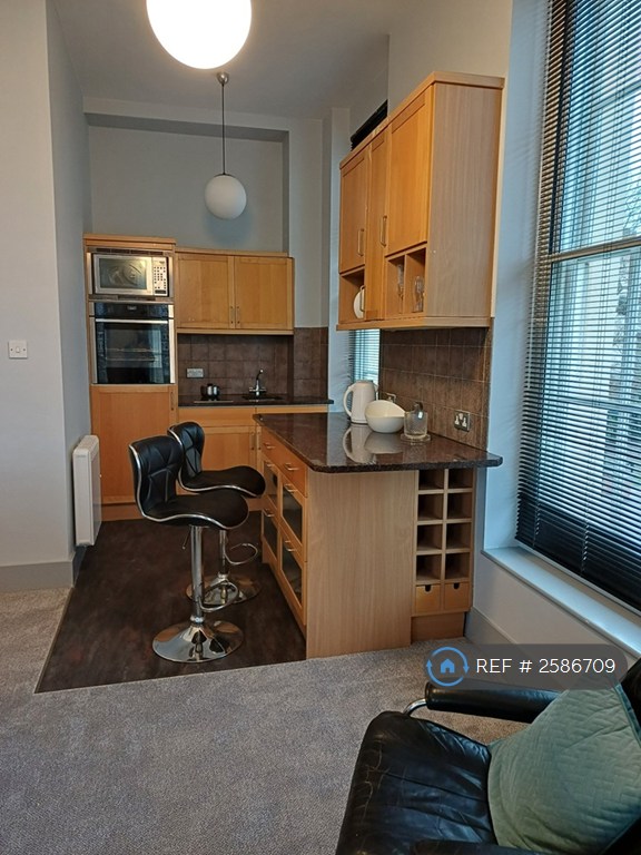 1 bedroom flat in Tower House, Richmond, TW9 (1 bed) (#2586709)