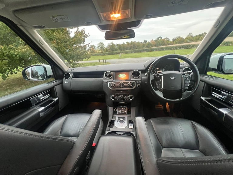 LAND ROVER DISCOVERY 4 3.0 SD V6 HSE 2015