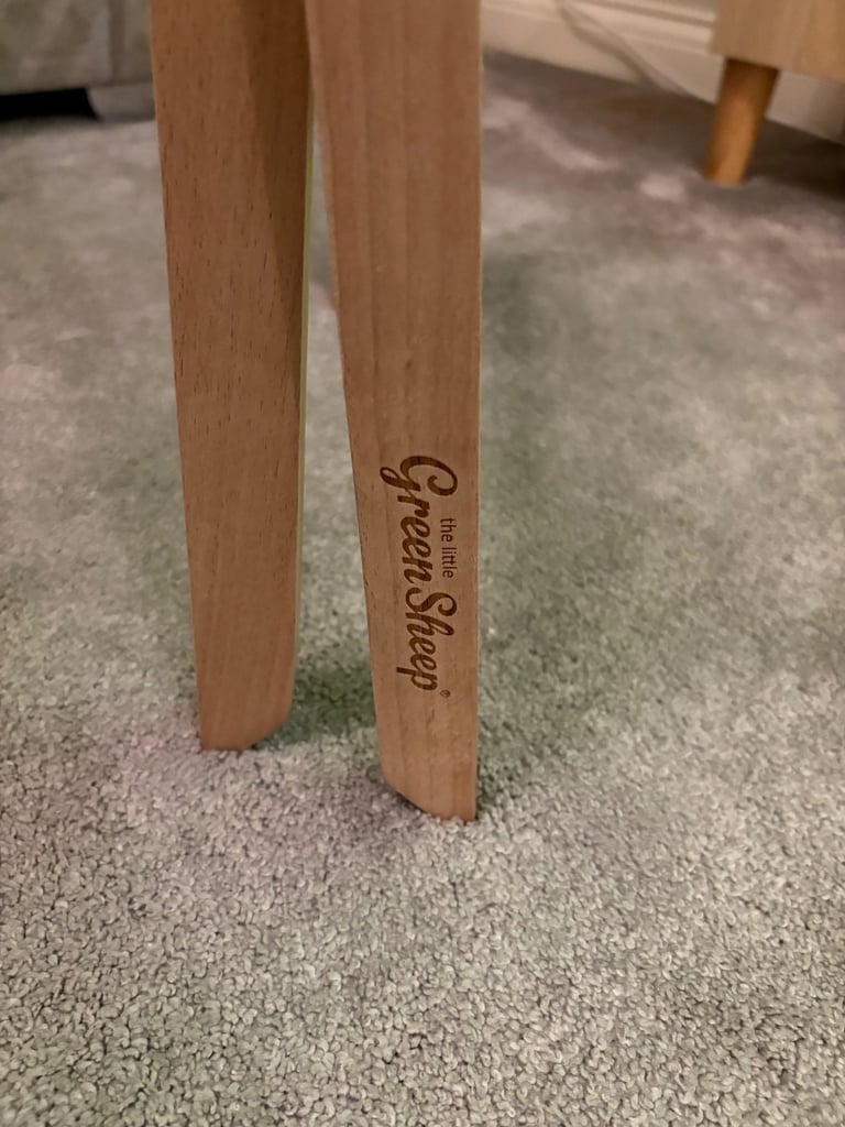 The Little Green Sheep Moses Basket (Truffle)