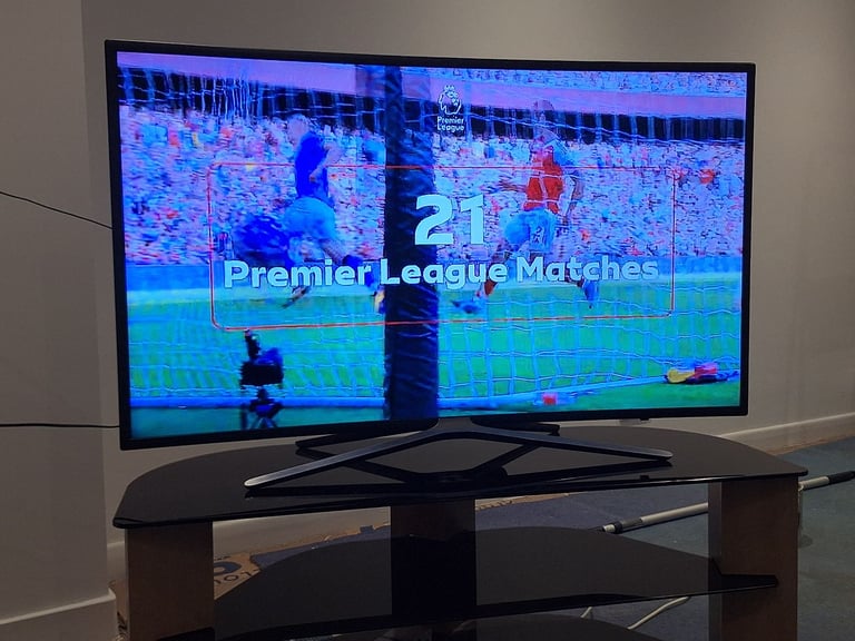 Samsung Smart TV 49 inch Good Condition with remote control. Apps and Freeview Television 4K 