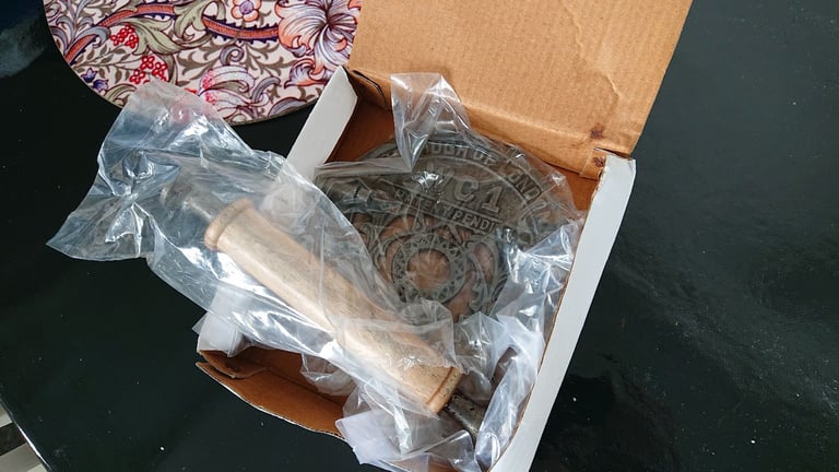 Victorian style toilet roll holder