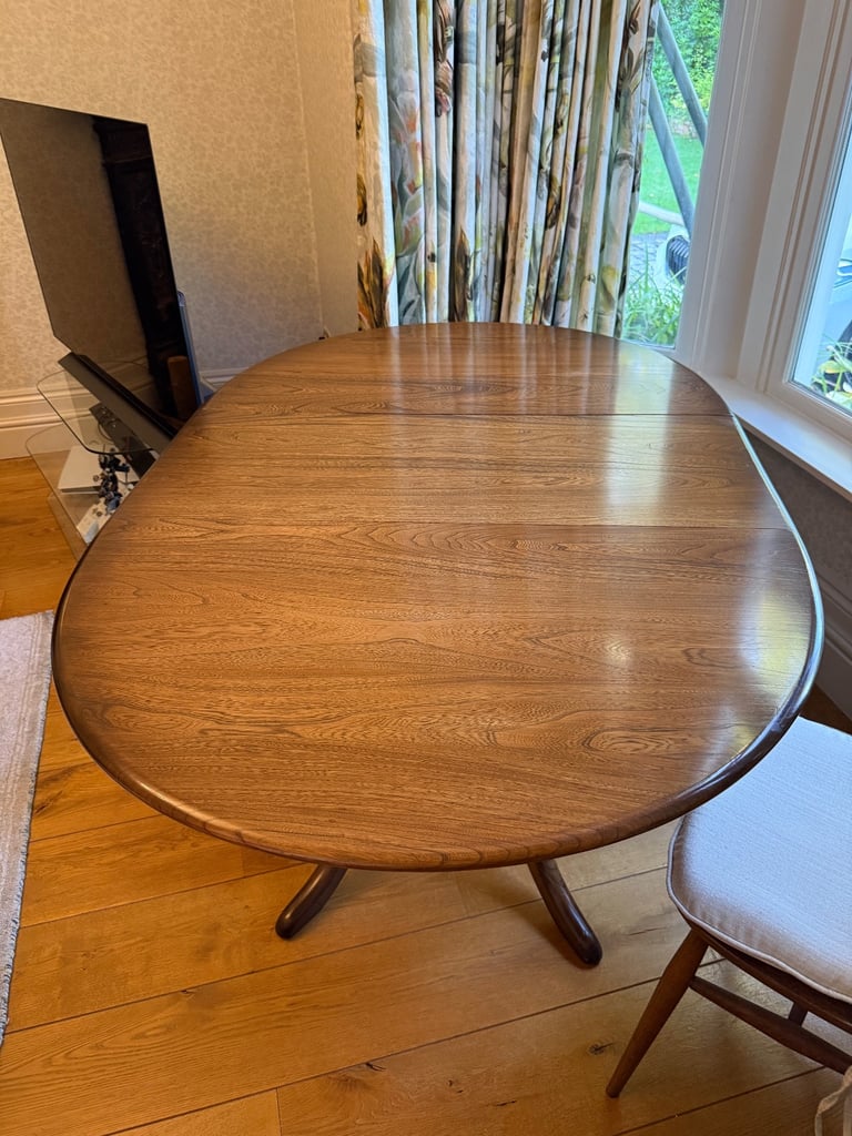 Ercol Extending Dining Table & 4 Chairs